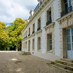 Le Chateau D فندق مبيت وإفطار Hardricourt
