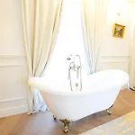 Couette-café Le Château D Hardricourt