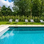 Le Chateau D فندق مبيت وإفطار Hardricourt