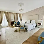 Le Chateau D فندق مبيت وإفطار Hardricourt