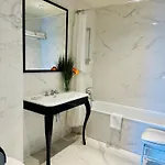 Le Chateau D ベッド・アンド・ブレックファスト 4*