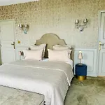 Le Chateau D فندق مبيت وإفطار
