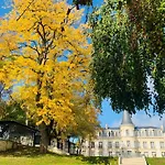 Le Chateau D فندق مبيت وإفطار