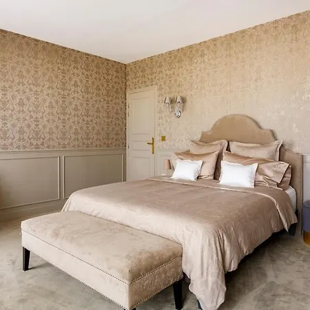 Bed & Breakfast Le Chateau D Hardricourt