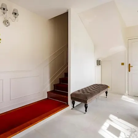 Le Chateau D Bed & Breakfast *