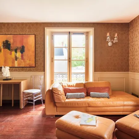 Le Chateau D Bed & Breakfast *
