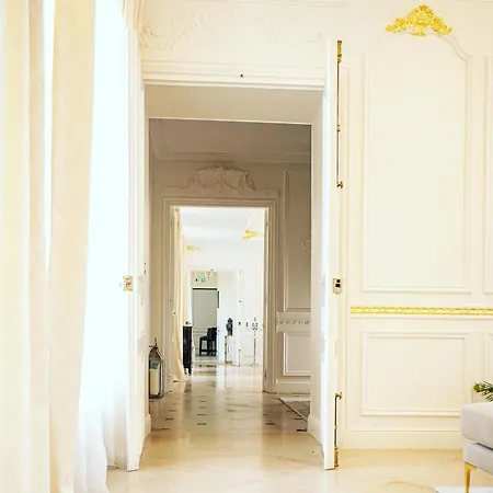 Bed & Breakfast Le Chateau D Hardricourt