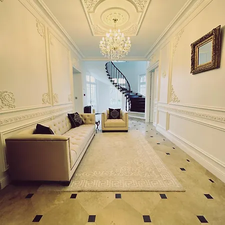 Le Chateau D Bed & Breakfast Hardricourt