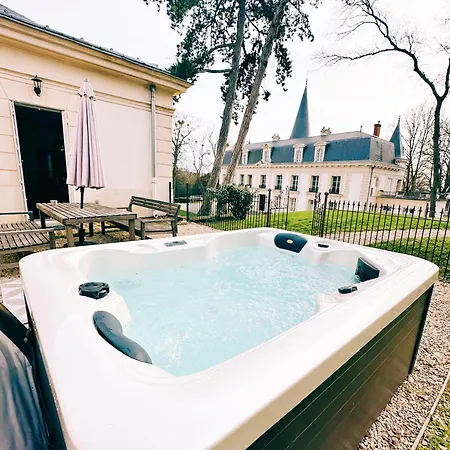 Le Chateau D Bed & Breakfast