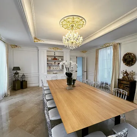 Le Chateau D Bed & Breakfast