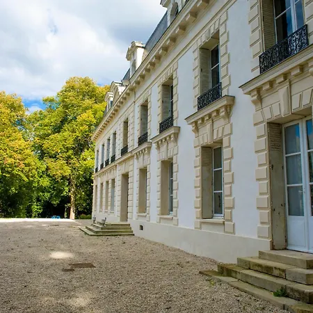 Le Chateau D Bed & Breakfast Hardricourt