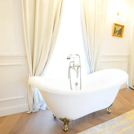 Bed & Breakfast Le Chateau D Hardricourt
