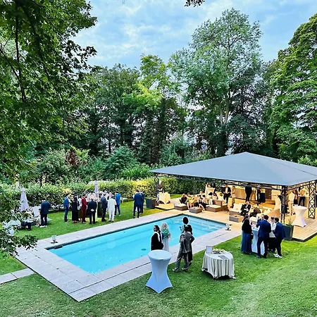 Le Chateau D 4* Hardricourt