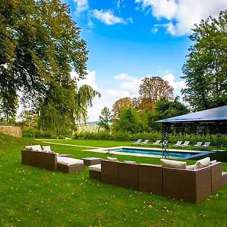 Le Chateau D Bed and breakfast 4*