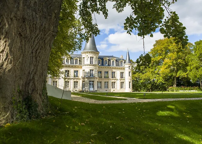 Le Château D Hardricourt