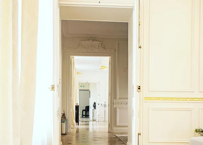Le Chateau D Hardricourt