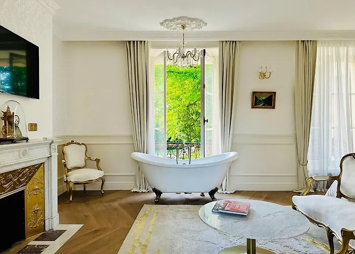 Bed & Breakfast Le Chateau D Hardricourt
