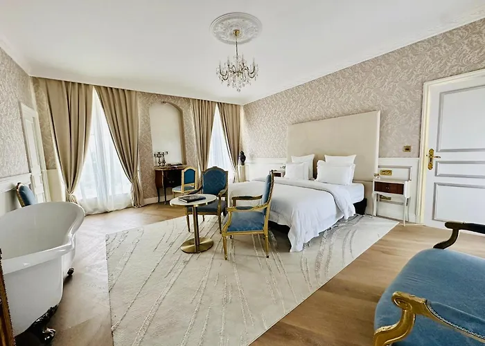 Le Chateau D Bed & Breakfast Hardricourt